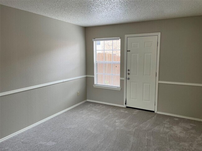 Building Photo - Trails Pl.