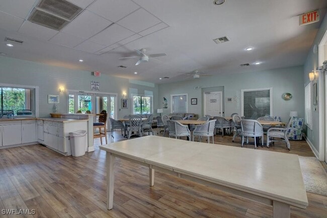 Building Photo - 280 Robin Hood Cir