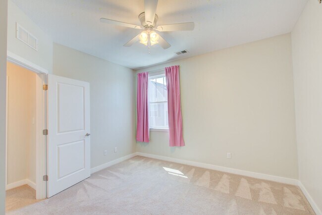 Building Photo - 609 Fishers Ct