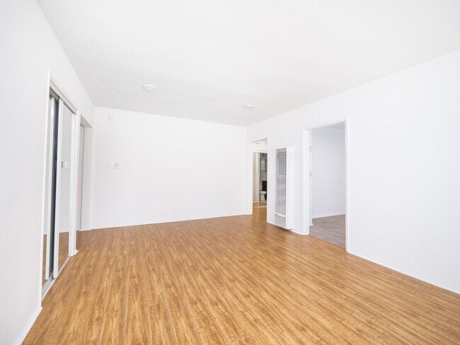 Interior Photo - 6538 Fountain Ave