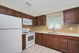 Building Photo - 2716 SW 46th St