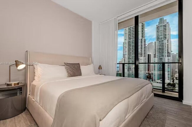 Building Photo - 398 NE 5th St