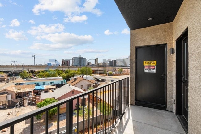 Building Photo - 524 N 7th St