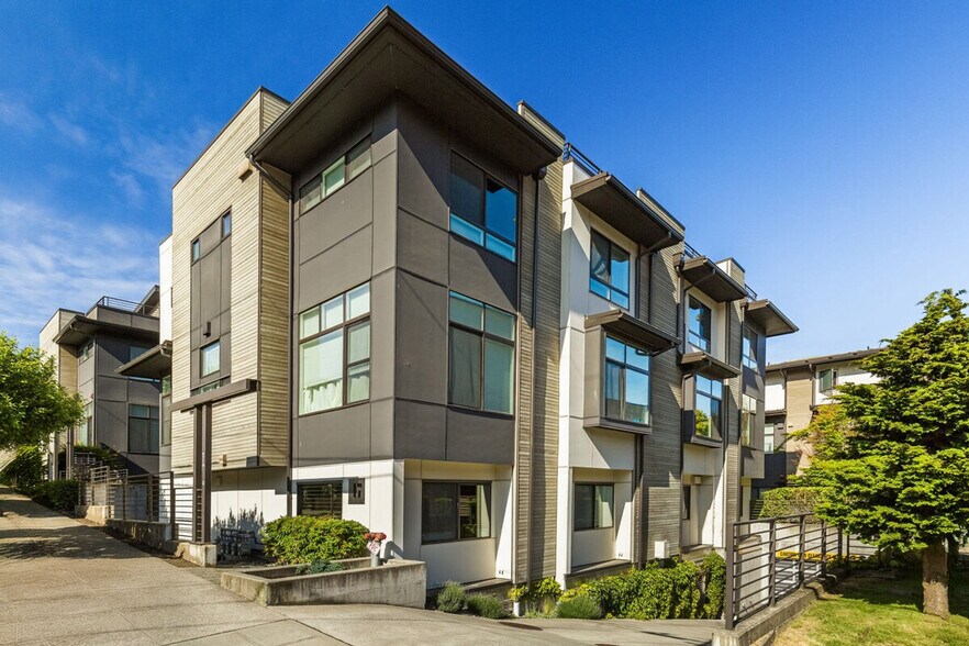 Building Photo - 722 3rd Ave N
