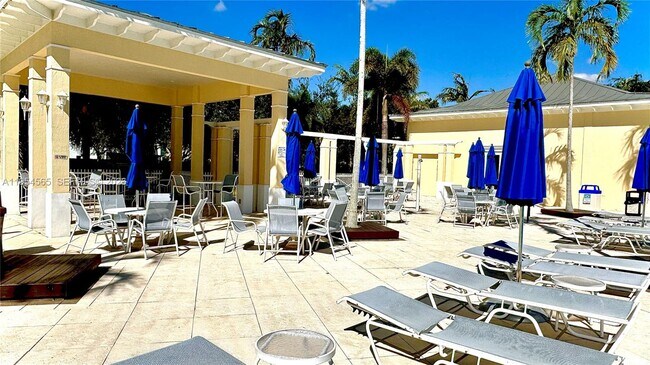 Building Photo - 139 NE 27th Terrace