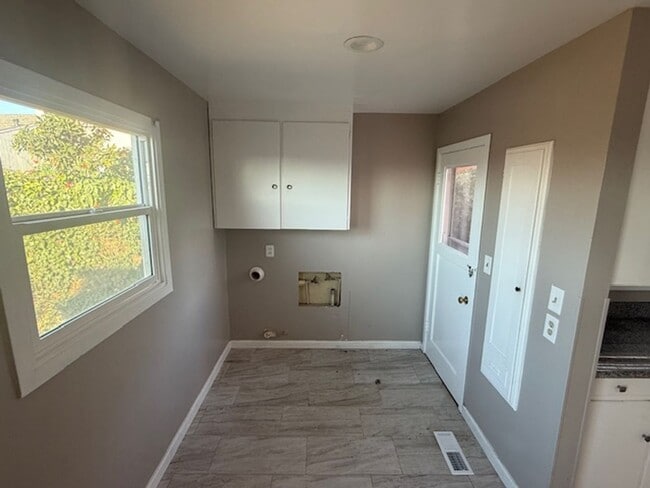 Building Photo - Beautiful Richmond Annex Home with Updated Kitchen & Bath + Bonus Room