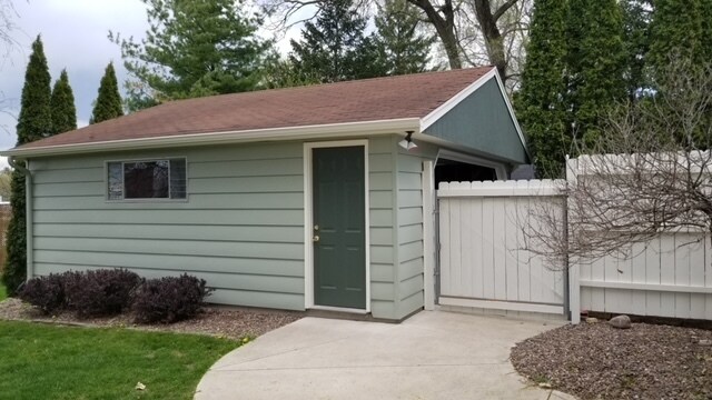 Detached 2 car garage - 134 Chestnut Ridge Dr