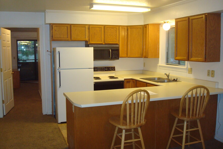 Building Photo - 541 E 500 N