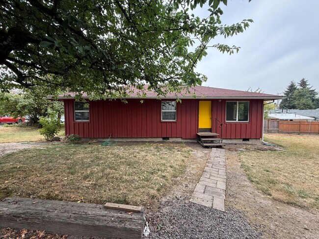 Building Photo - 31545 NW Hillcrest St