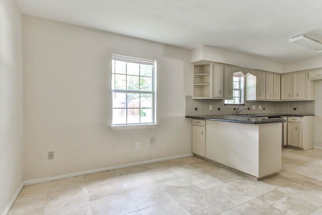 Building Photo - 3839 Sun Valley Dr