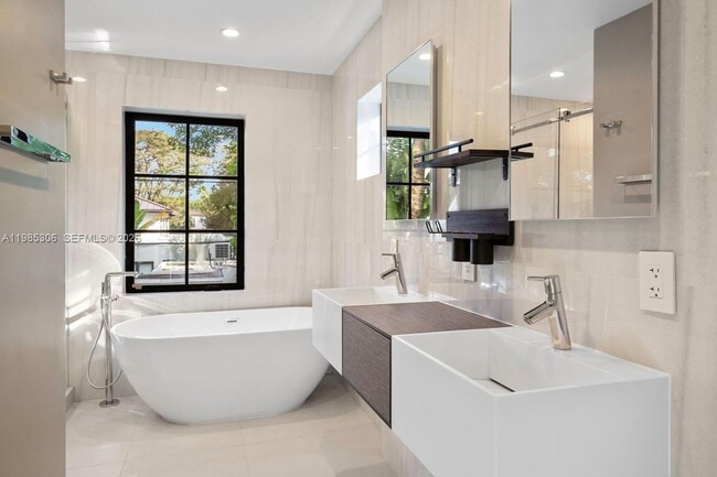 Building Photo - 151 NE 43rd St