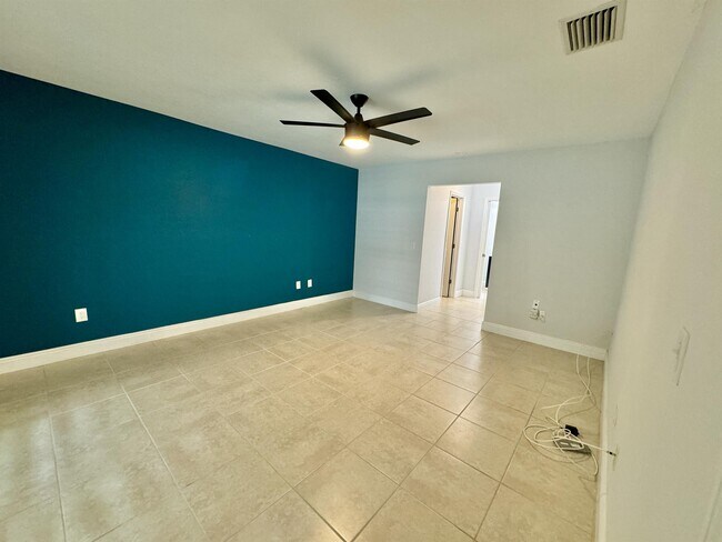 Building Photo - 5580 Cynthia Ln