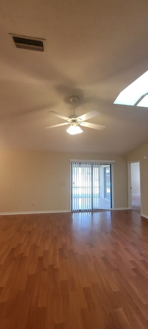 Building Photo - 3/2: Enjoy this nice spacious home in Sunrise.