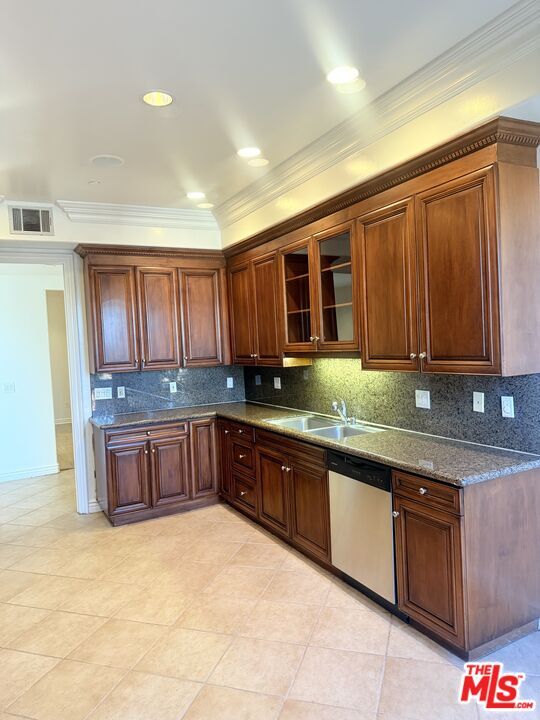 Building Photo - 345 S Reeves Dr