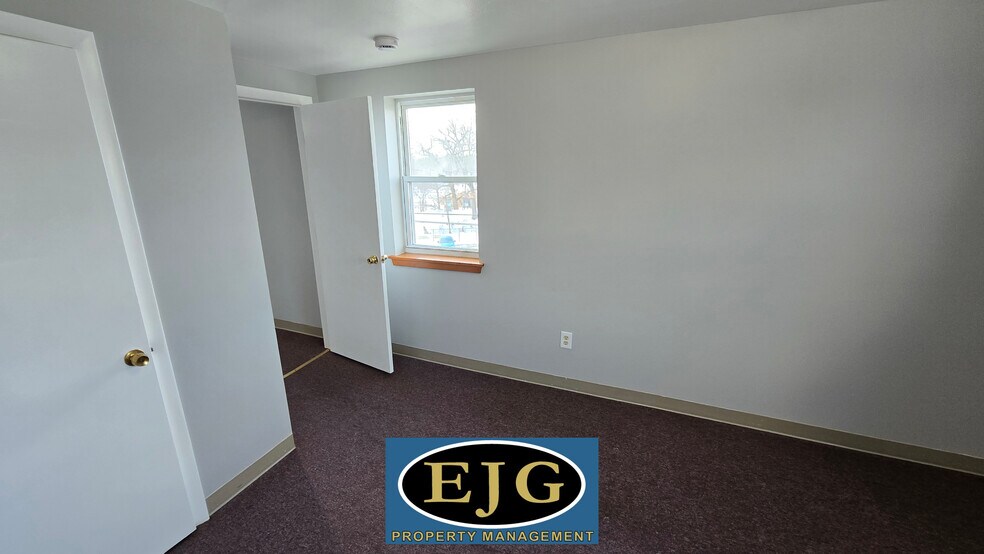 Building Photo - 26 Ledge St