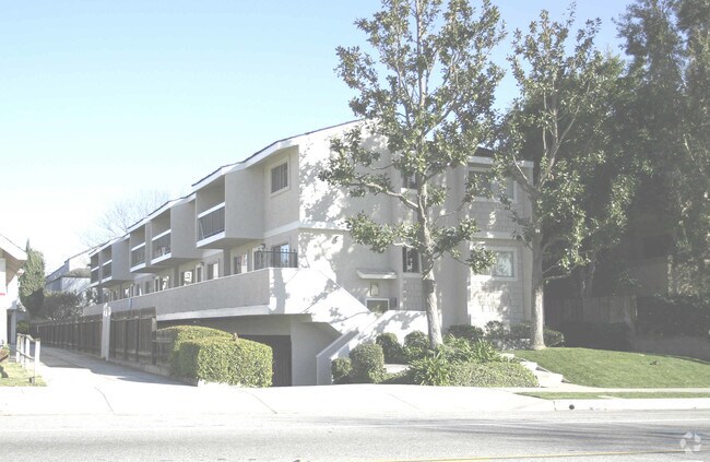 Building Photo - MAR812