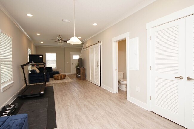 Building Photo - Great Location in Freeport