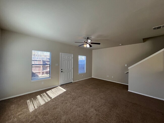 Building Photo - 5811 Golf Bend