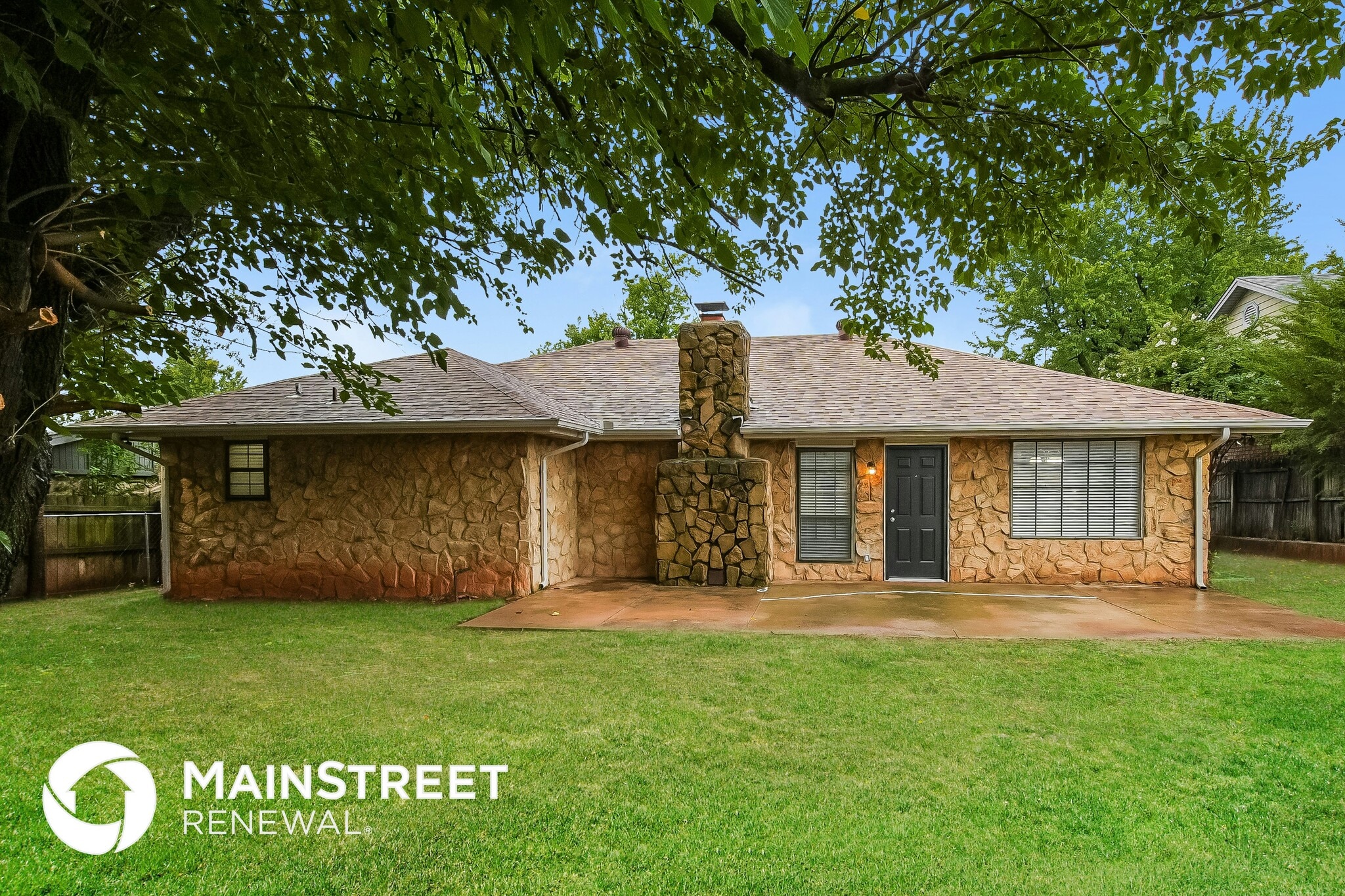 Building Photo - 9900 S Hillcrest Dr