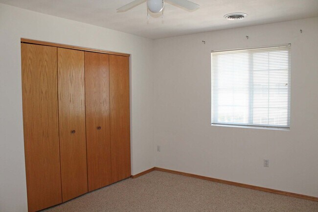Building Photo - 3422 Midvale Dr