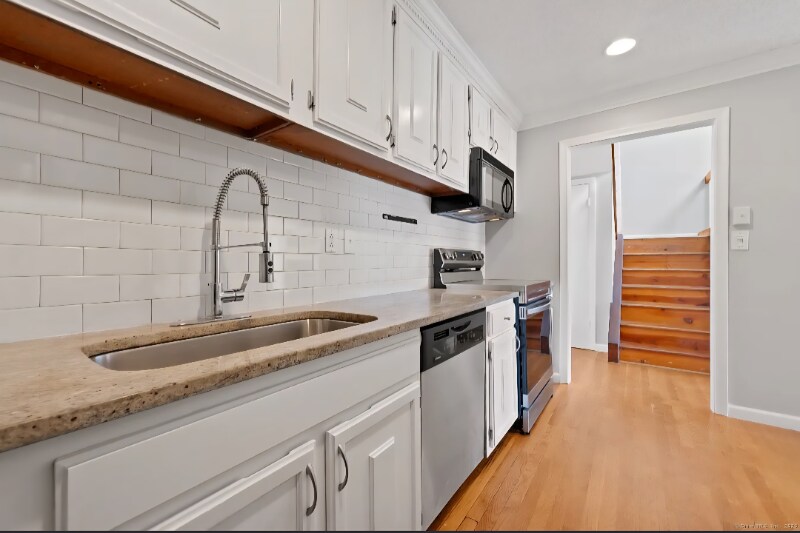 Building Photo - 140 Kane St