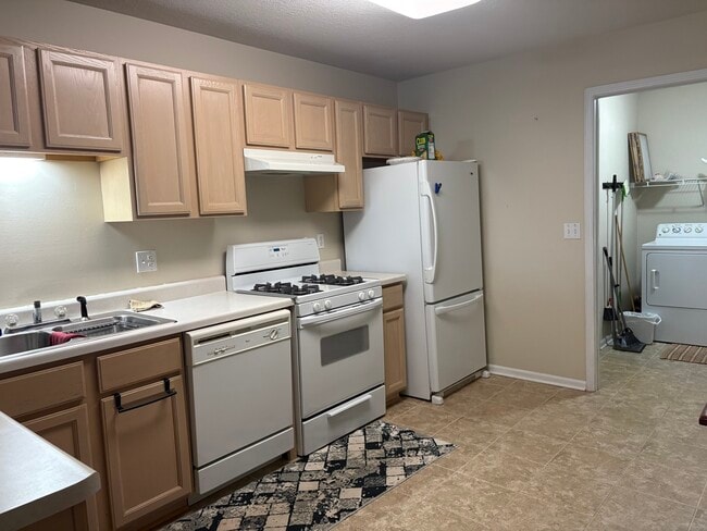 Building Photo - 229 Steeplechase Cir