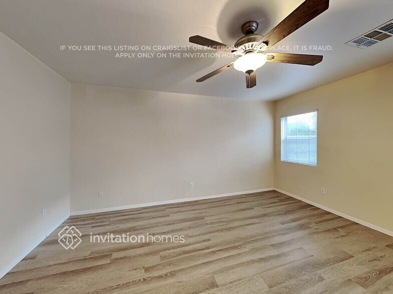 Building Photo - 10018 N 115th Dr