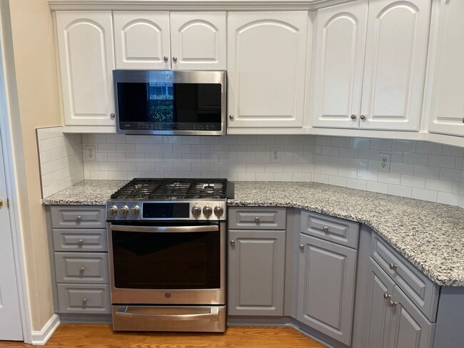 Building Photo - 3 Bedroom 2 Bathroom with a  Bonus Room  House in Winding River Plantation