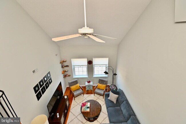 Building Photo - 3080 S Abingdon St