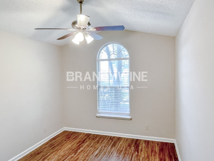 Building Photo - 13550 Valbuena Ct
