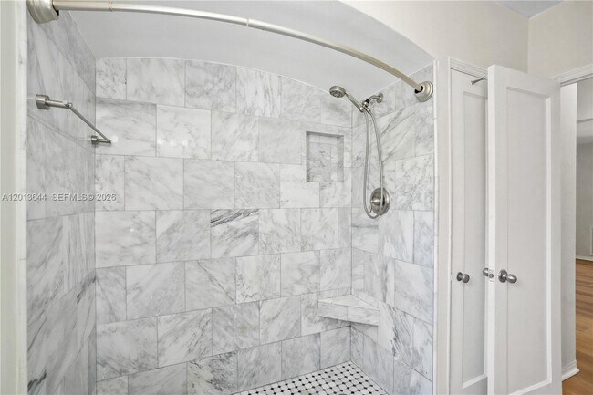 Building Photo - 2460 SW 24th St