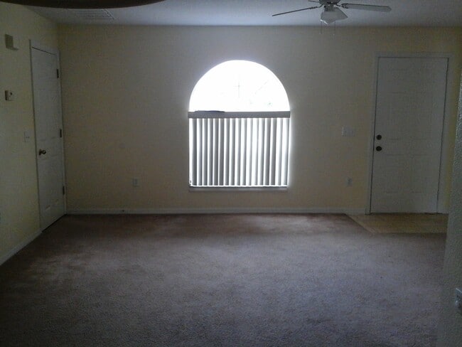 Building Photo - 3 Bedroom Home