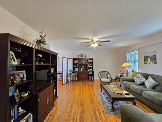 Building Photo - 1120 Rue Des Chateaux