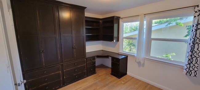 Building Photo - 661 Warner Ave