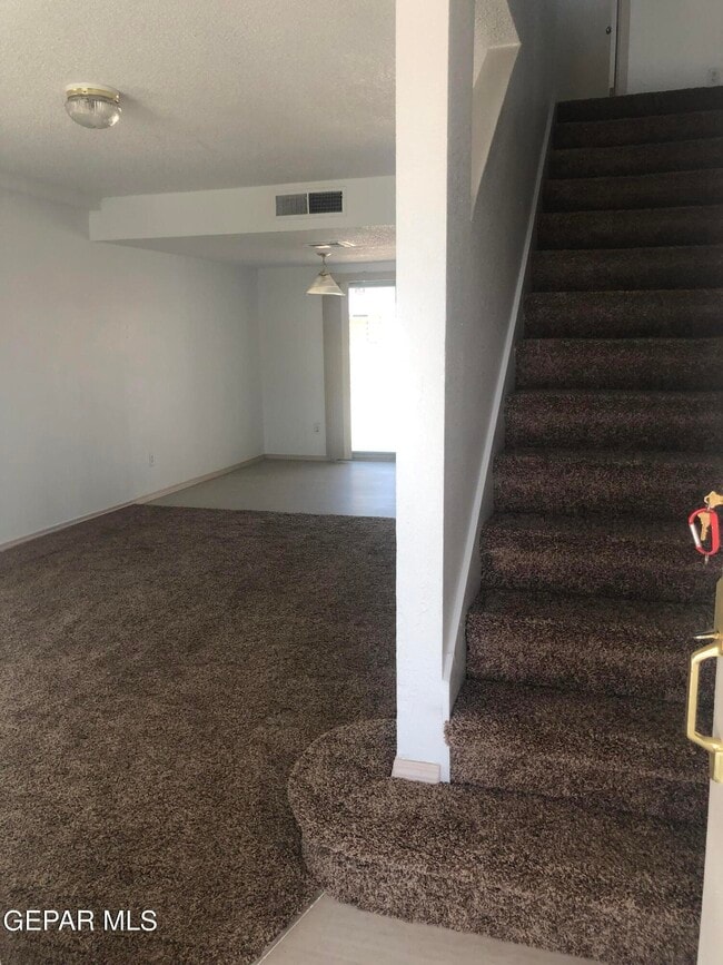 Building Photo - 409 Valle Fertil Dr