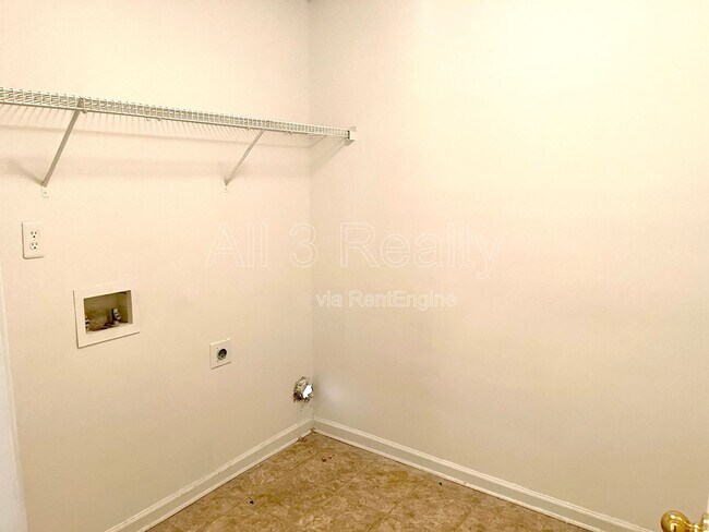 Building Photo - 225 Forrest Ln