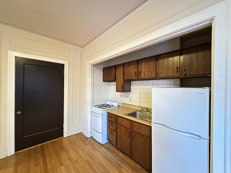 Building Photo - 1309 Oak Ave