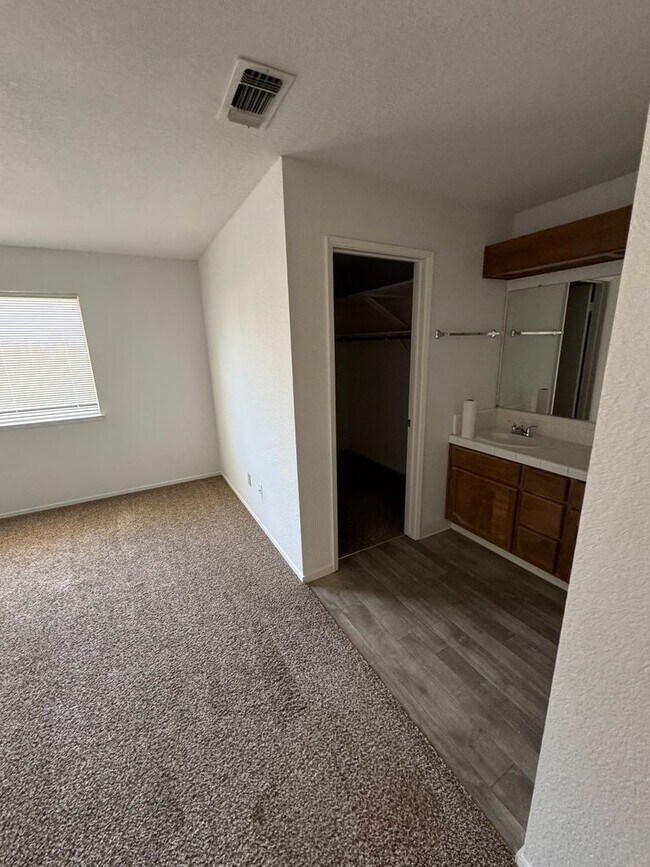 Building Photo - 1042 Awani Dr