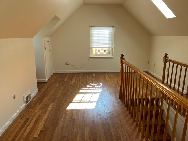 Building Photo - Lovely Home with Two Car Detached Garage