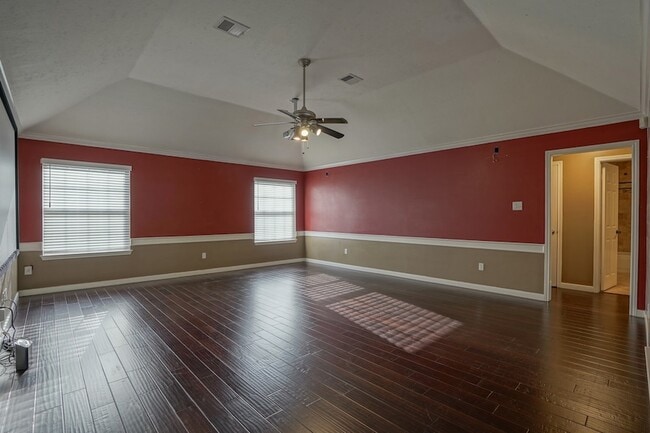 Building Photo - 2108 Lakeway Dr