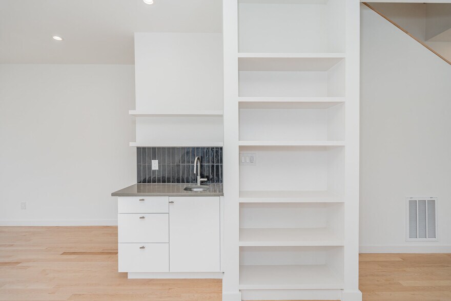 Building Photo - 515 W Lenoir St