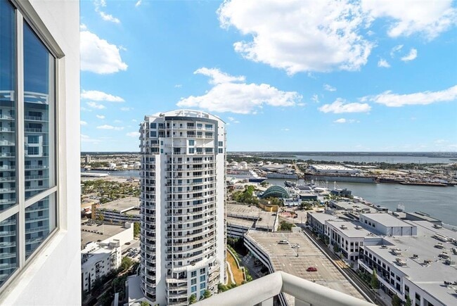 Building Photo - 449 S 12th St