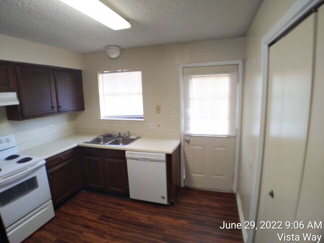 Building Photo - Apartment