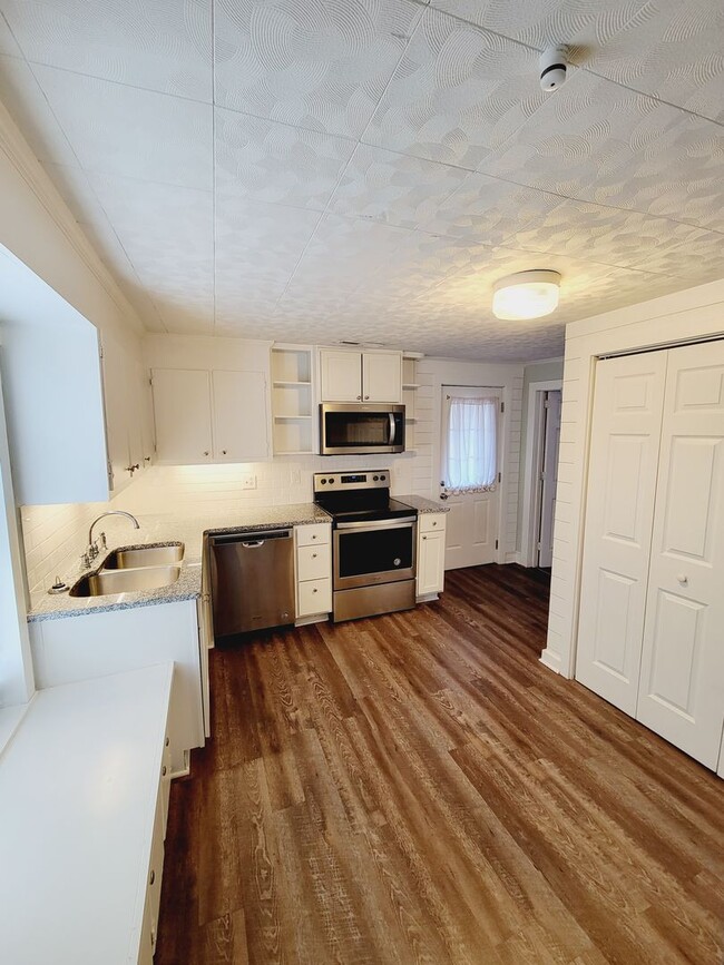 Building Photo - WRIGHTSVILLE AVE - Charming Cottage Style ...