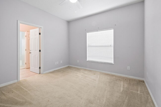 Building Photo - 6221 NW Hacienda Ln