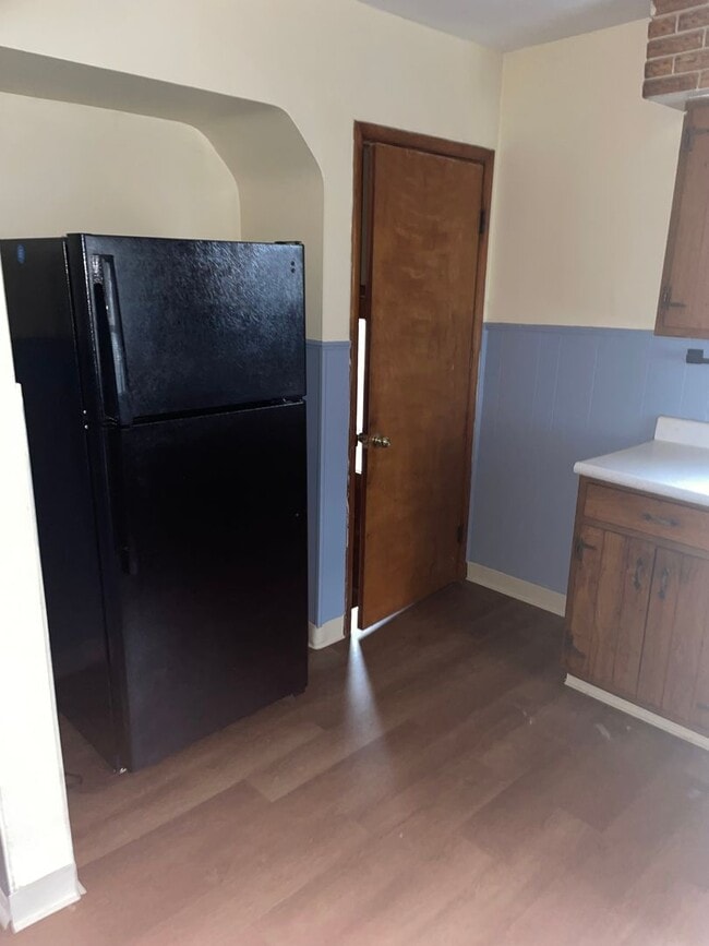 Building Photo - 3BR w/ 3-Season Room near North College Hill