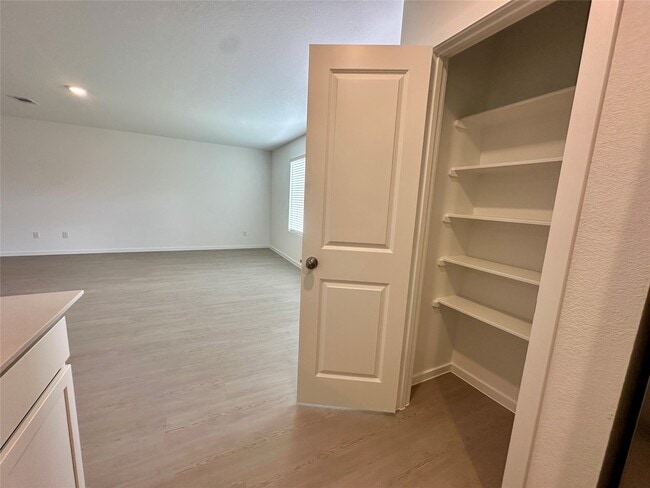 Building Photo - 13310 Rayhill Dr