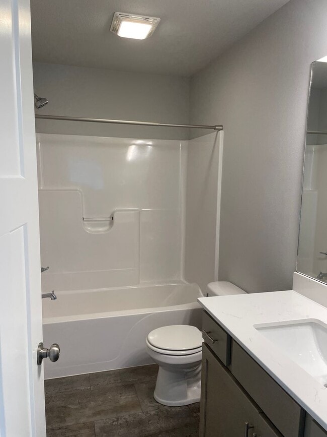 Building Photo - 3 bedroom 3 bathroom Single-Family Home in...