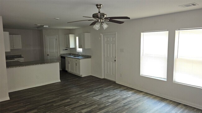 Building Photo - 15681 Del Norte Dr