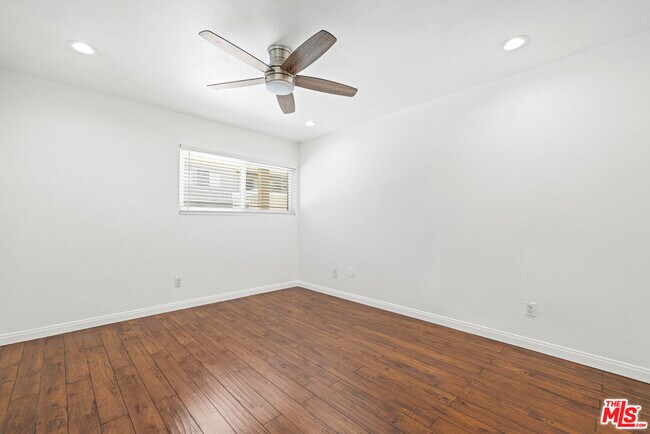 Building Photo - 10757 Hortense St